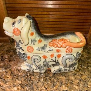 Vintage Chinese Ceramic Lidded Trinket Box- Foo Dog